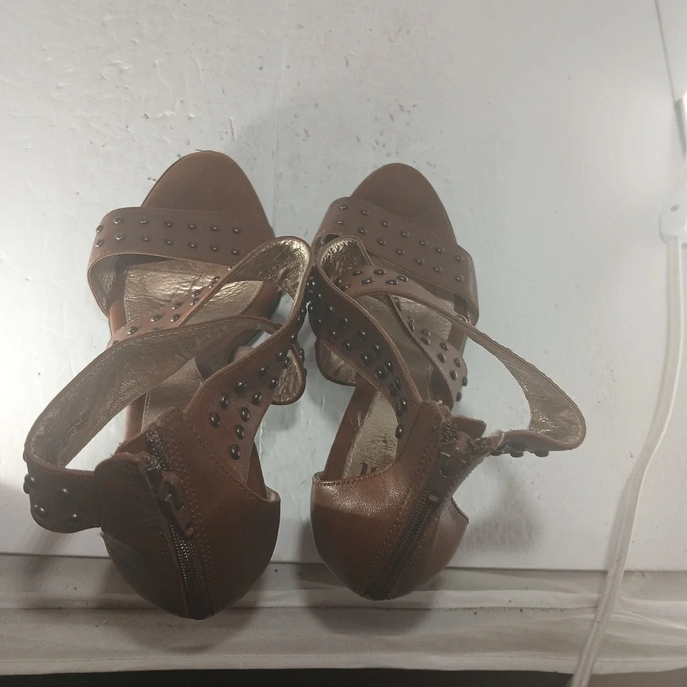 Sofft Leather Studded Strappy Heels 9.5 Brown Gladiator Sandal Boho Edgy Cognac